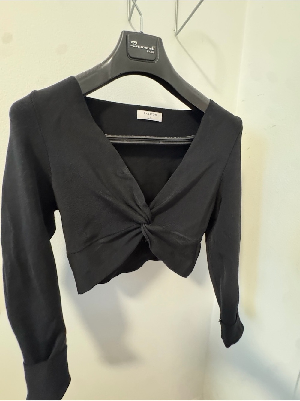Babaton Black Twist-Front Long Sleeve Crop Top